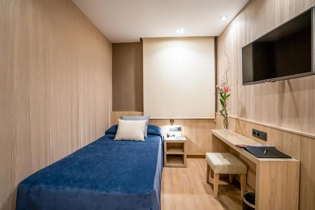 Einzelzimmer mit Bad — Hotel Rialto