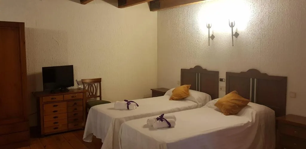 Chambre Triple Basique — Hotel Rincón Castellano