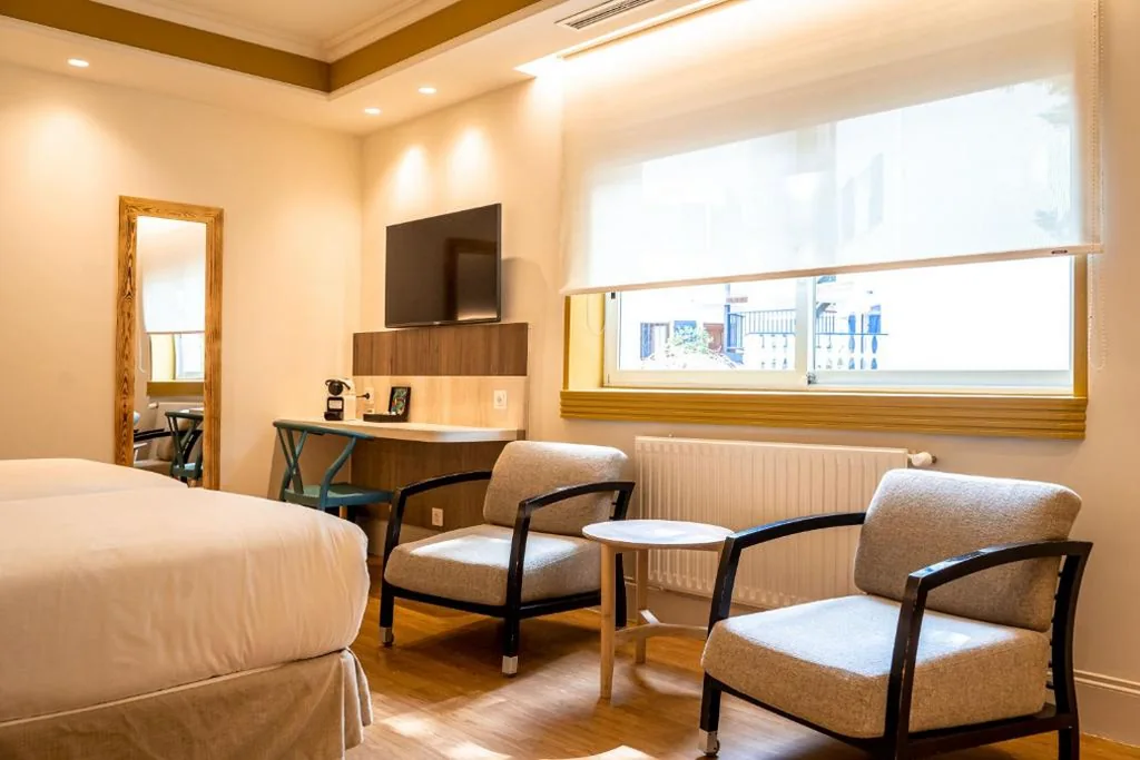 Habitación Doble con cama supletoria — Hotel Rio Bidasoa