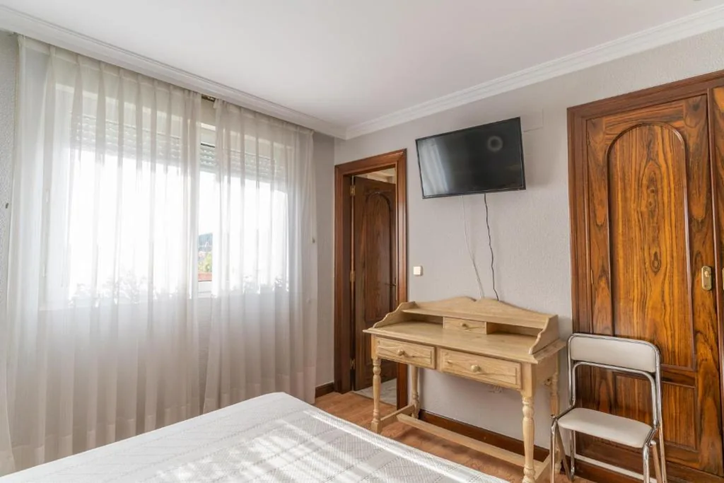 Habitación Triple con vistas a la montaña — Hotel Río Cea
