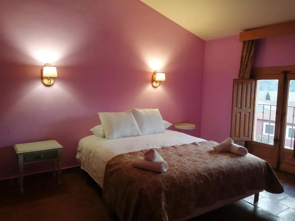 Tweepersoonskamer - 1 of 2 bedden — Hotel Río Escabas
