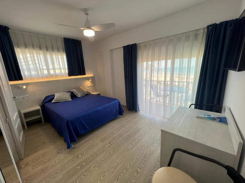 Doppelzimmer mit Balkon und Meerblick — Hotel Rio Mar