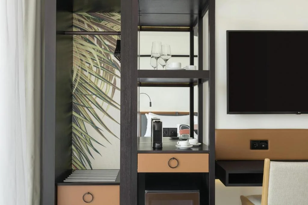 Deluxe-Zimmer mit extragroßem Doppelbett — Hotel Riomar Ibiza, a Tribute Portfolio Hotel