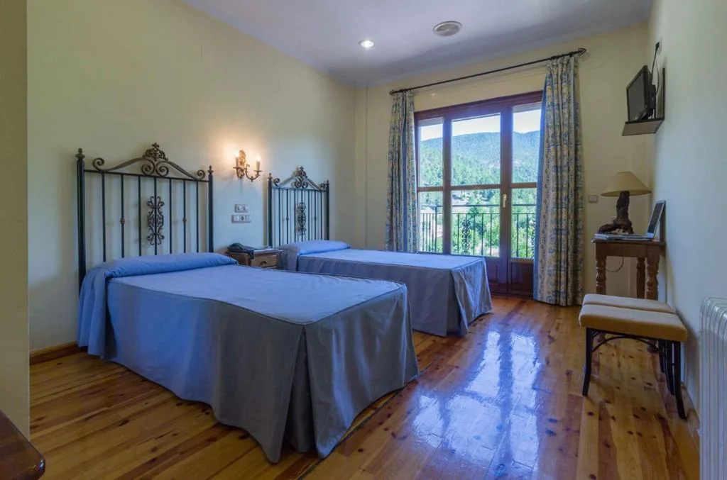 Doppelzimmer mit 2 Betten — Hotel Riopar Spa