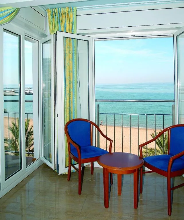 Camera quadrupla con vista mare — Hotel Risech