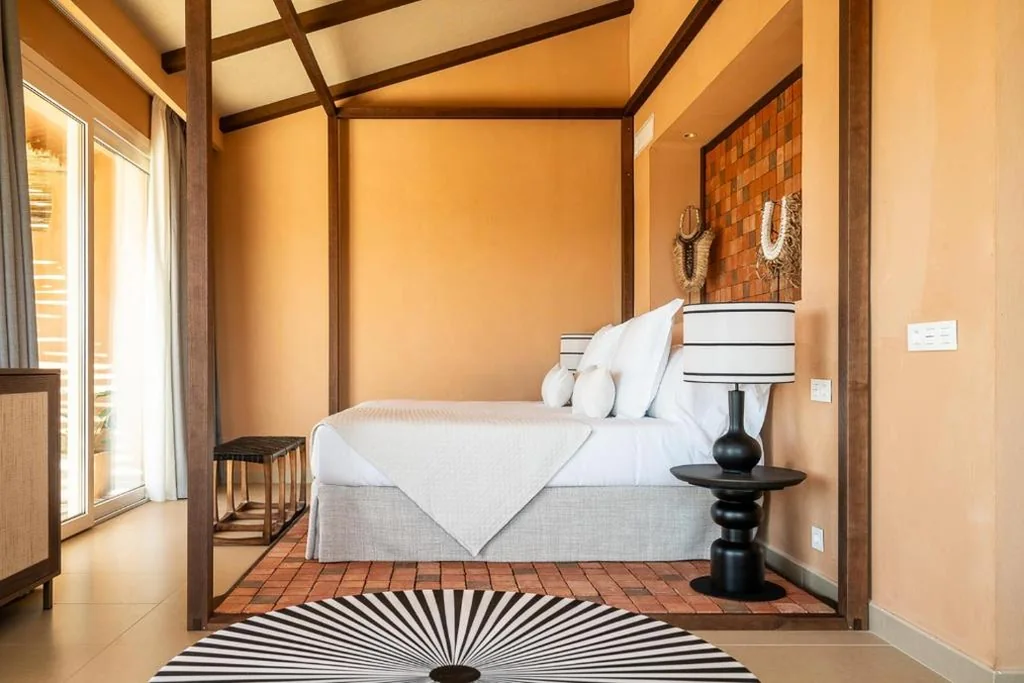 Quarto Superior com cama extragrande e acesso ao spa — Hotel Ritual de Terra & SPA Moraira