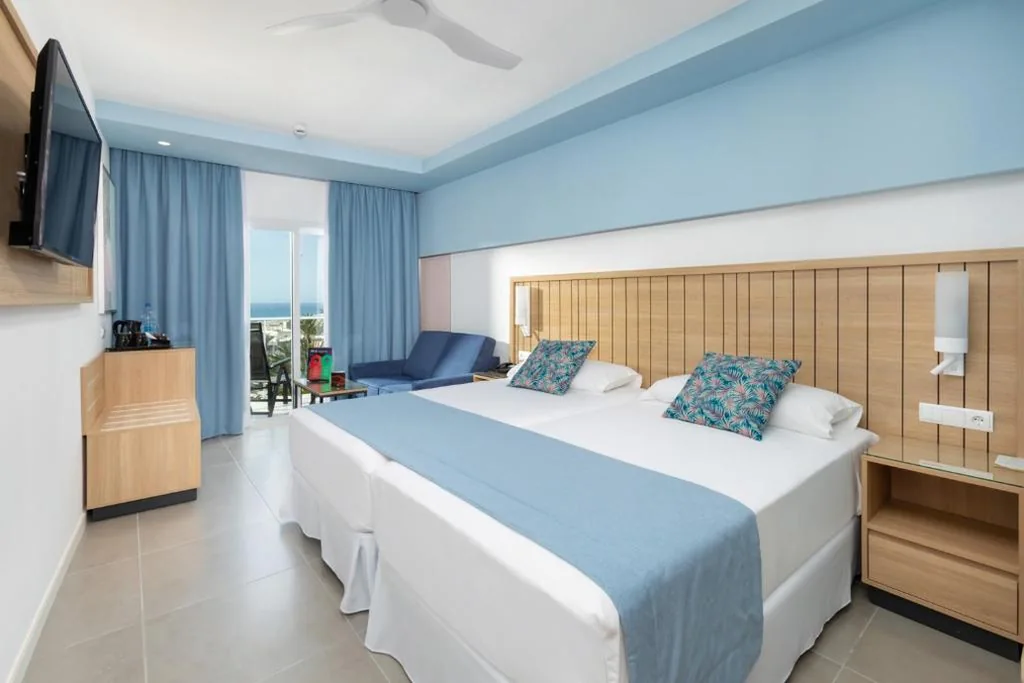 バルコニーと海の景色を望むダブルルーム — Hotel Riu Palace Palmeras - All Inclusive