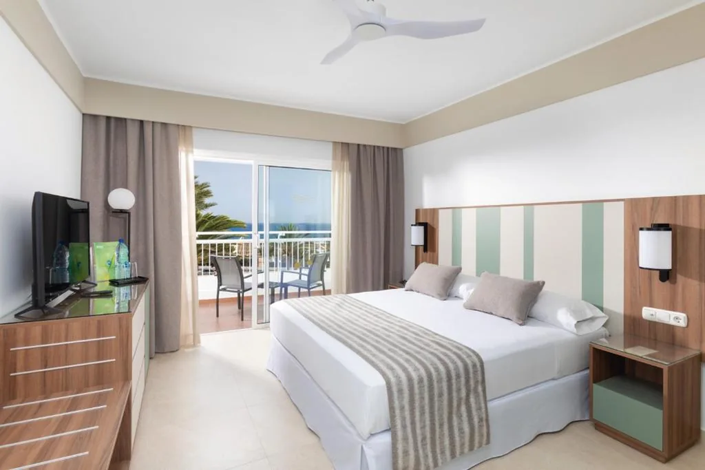 Habitación Doble con vistas al mar — Hotel Riu Paraiso Lanzarote - All Inclusive