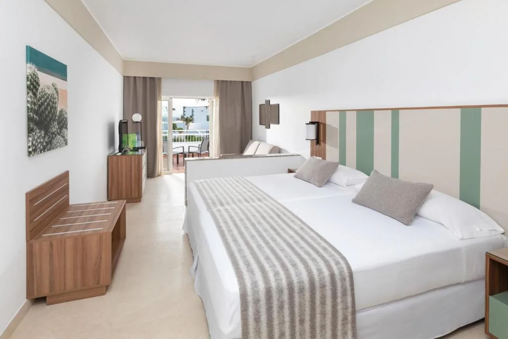Habitación Doble Grande — Hotel Riu Paraiso Lanzarote - All Inclusive