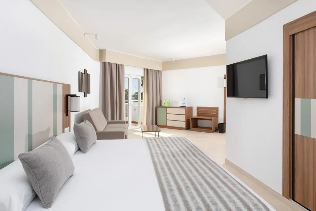 Suite con vistas al jardín — Hotel Riu Paraiso Lanzarote - All Inclusive