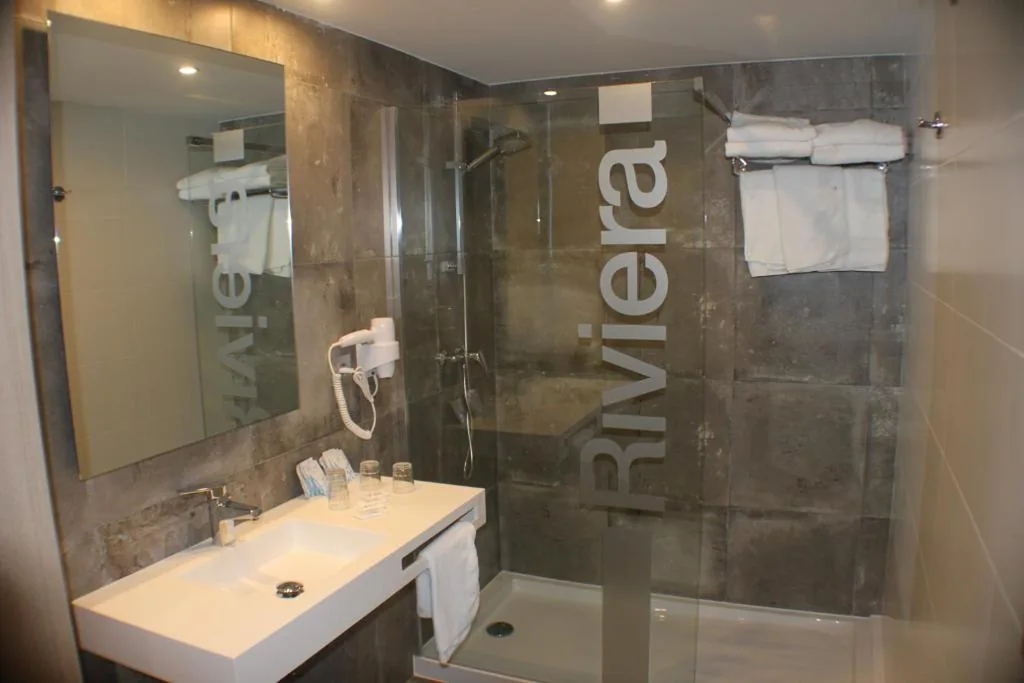 Chambre Familiale Standard — Hotel Riviera