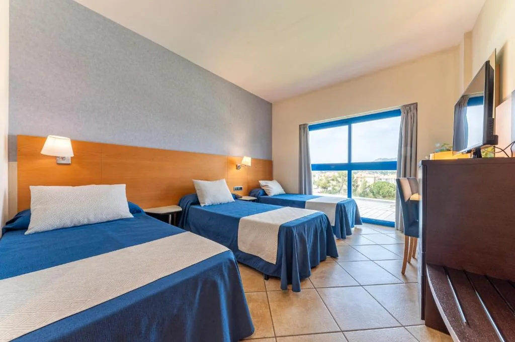 Chambre triple — Hotel Rober Palas