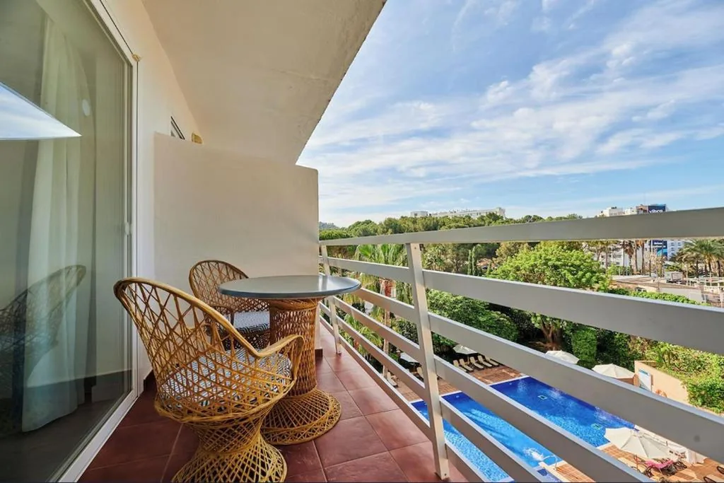 Habitación Doble con vistas a la piscina — Hotel ROC Oberoy - Adults Only