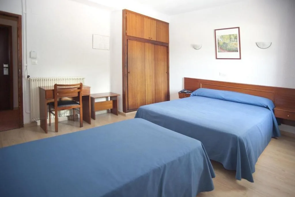 Habitación Triple (2 adultos + 1 niño) — Hotel Roca