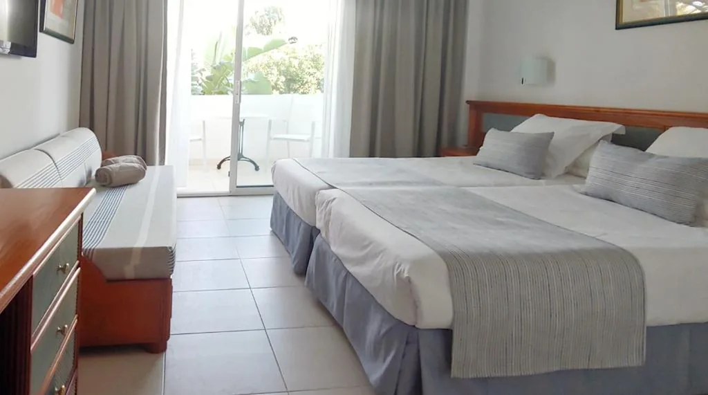Habitación Doble Estándar — Hotel Rocamarina - Adults Only