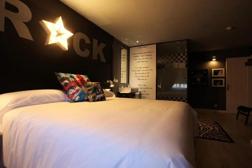 専用駐車場付きダブルルーム — Hotel Rock Star