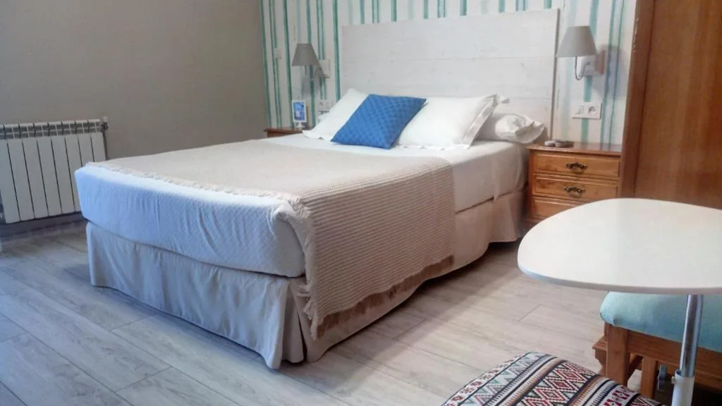 Deluxe Double Room with Balcony - 1 or 2 Beds — Hotel Rodeiramar