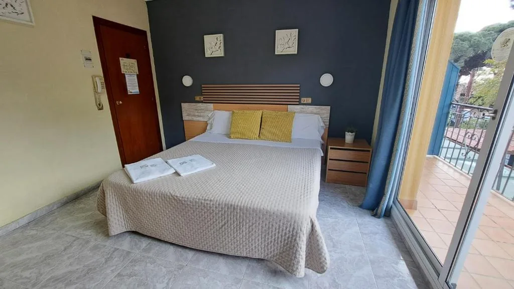 Camera Doppia con balcone — Hotel Rodsan Suizo