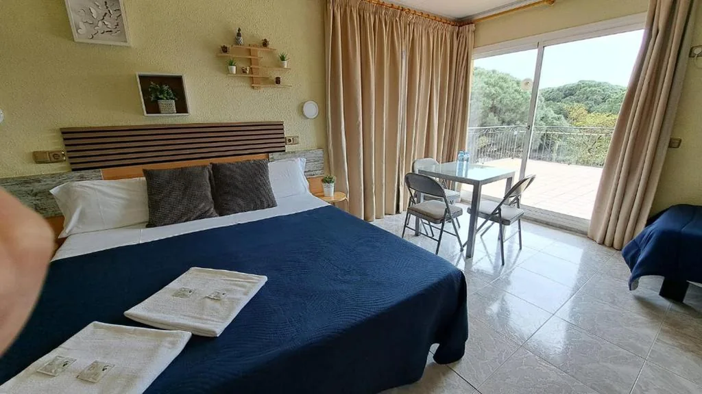 Camera Tripla con terrazza privata — Hotel Rodsan Suizo