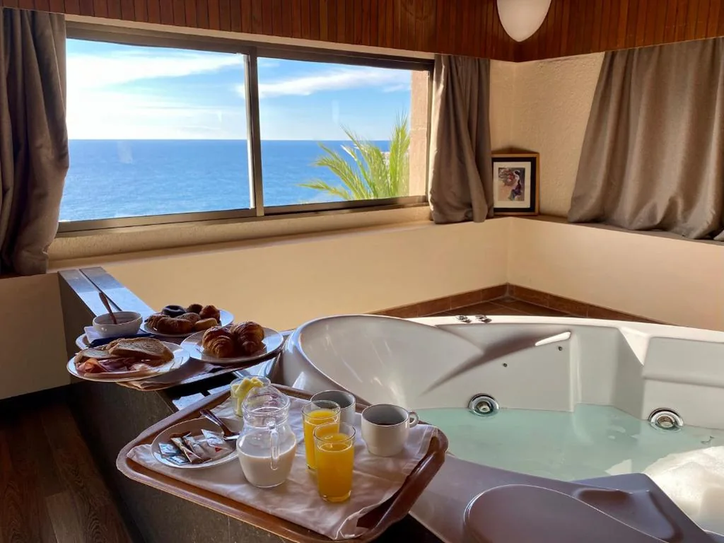 Habitación Doble - Ático — Hotel Roger de Flor by Seleqtta