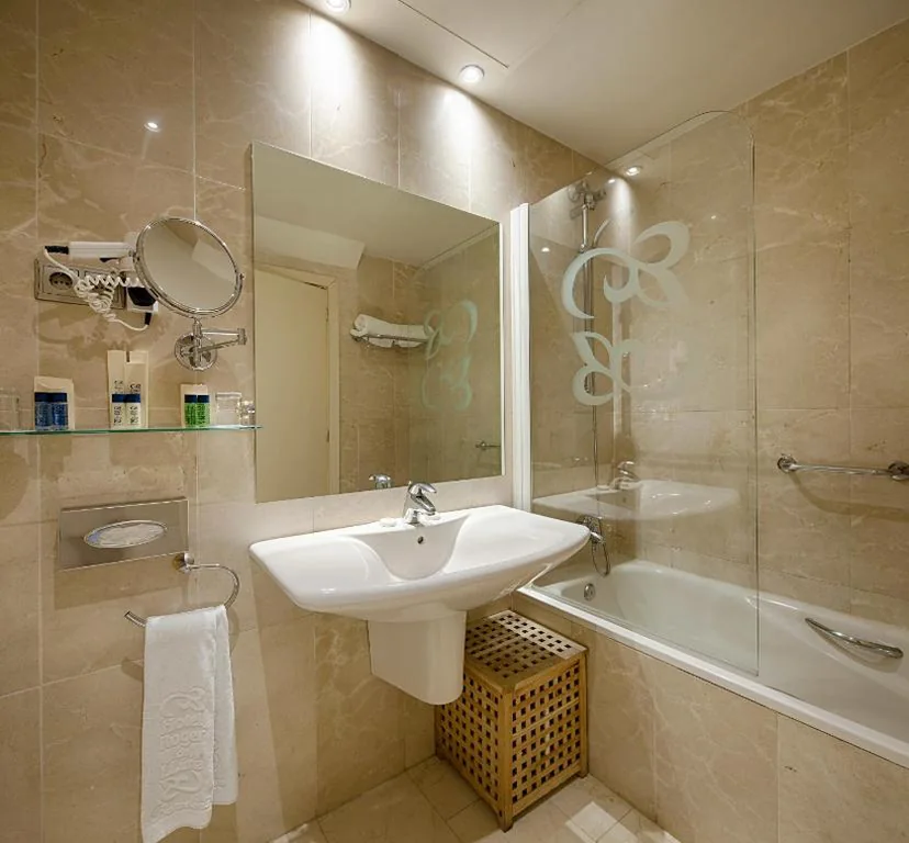 Chambre triple classique — Hotel Roger de Llúria