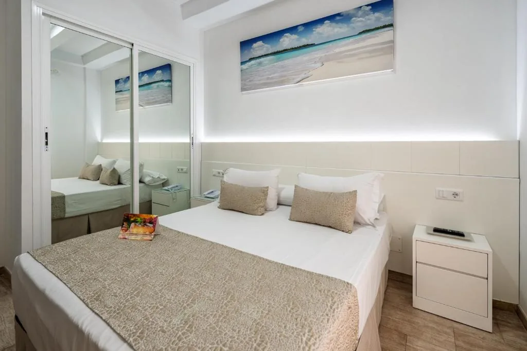 Habitación Doble con balcón — Hotel Romerito