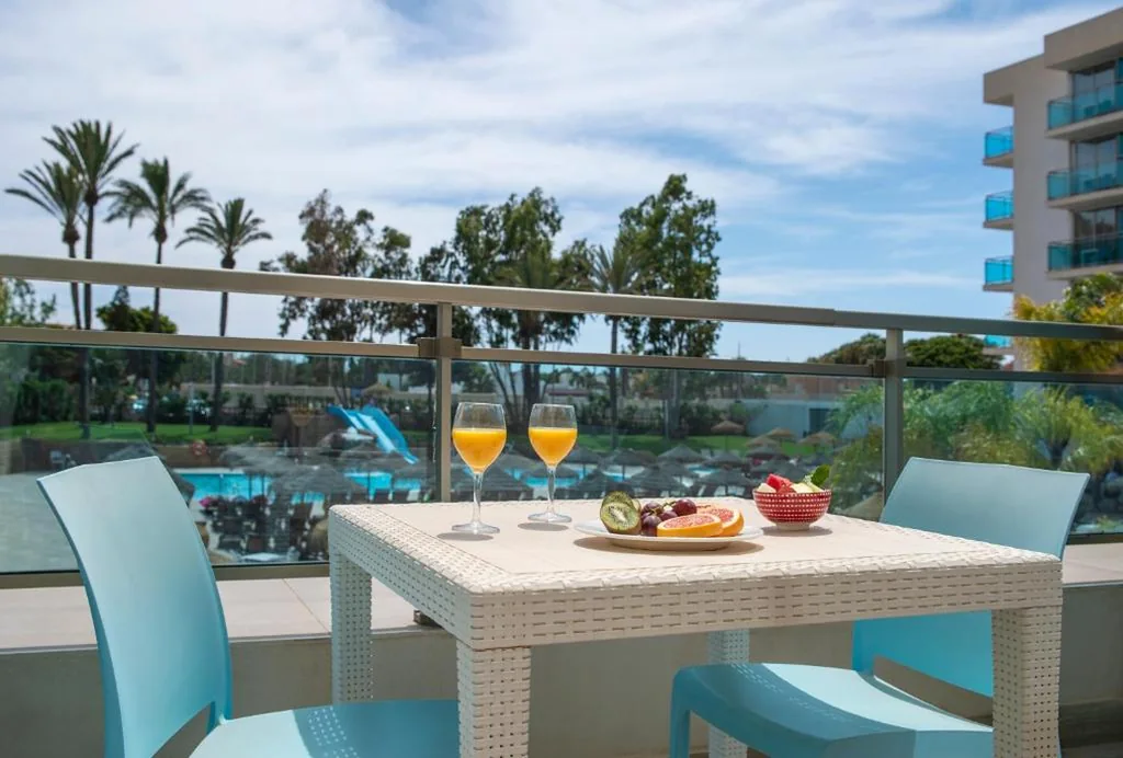 Camera doppia con vista sulla piscina — Hotel Roquetas El Palmeral by Pierre & Vacances