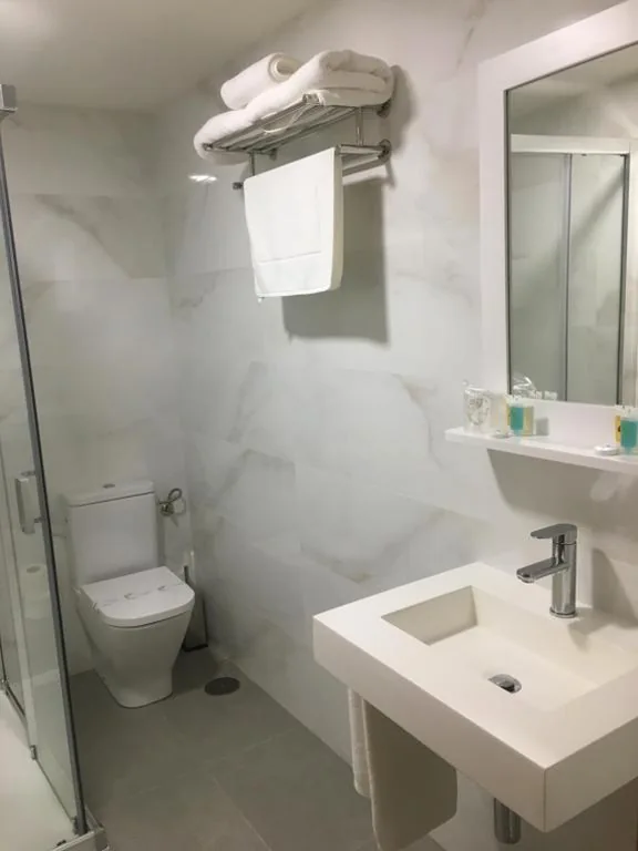 Chambre double économique - 2 lits — Hotel Roquiño