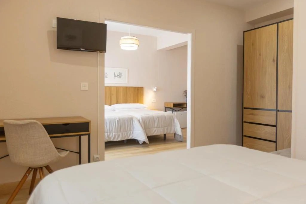 バルコニー付き4人部屋 — Hotel Ros Mary