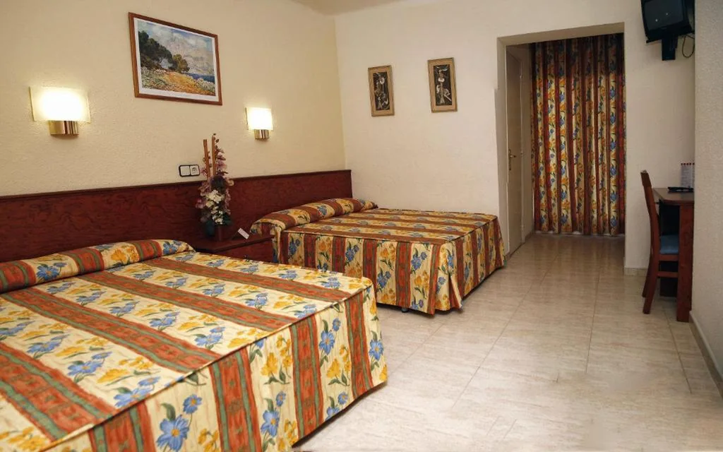 Habitación Familiar (2 adultos y 2 niños) — Hotel Rosa Nàutica