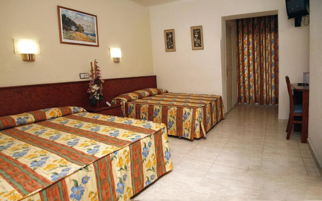 Habitación Triple (2 adultos + 1 niño) — Hotel Rosa Nàutica
