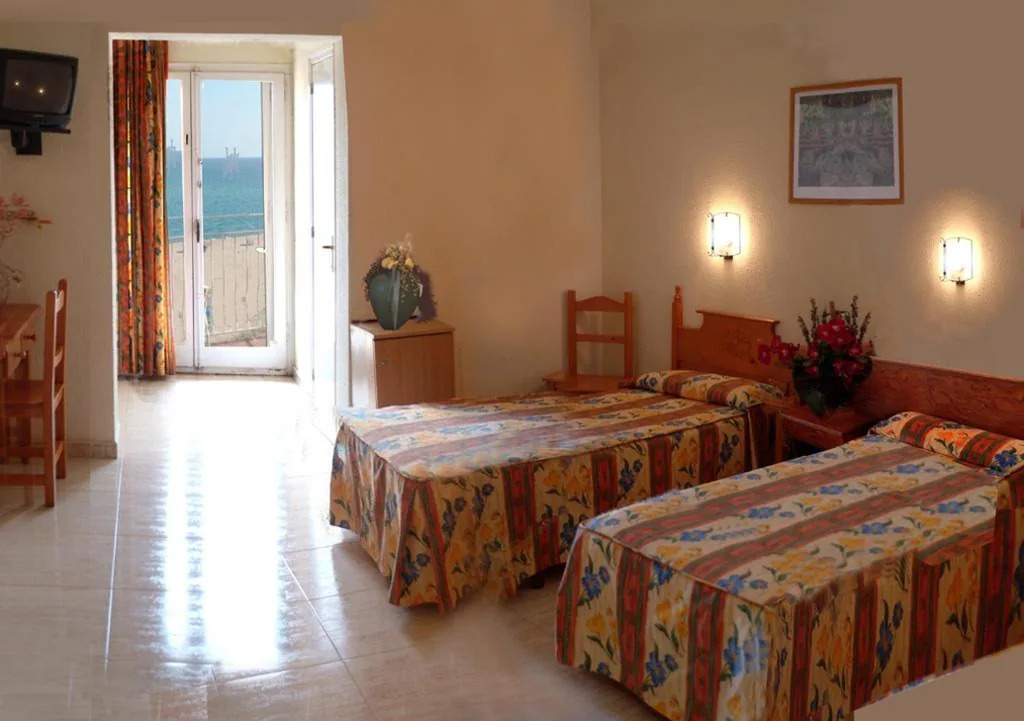 Habitación Triple (3 adultos) — Hotel Rosa Nàutica
