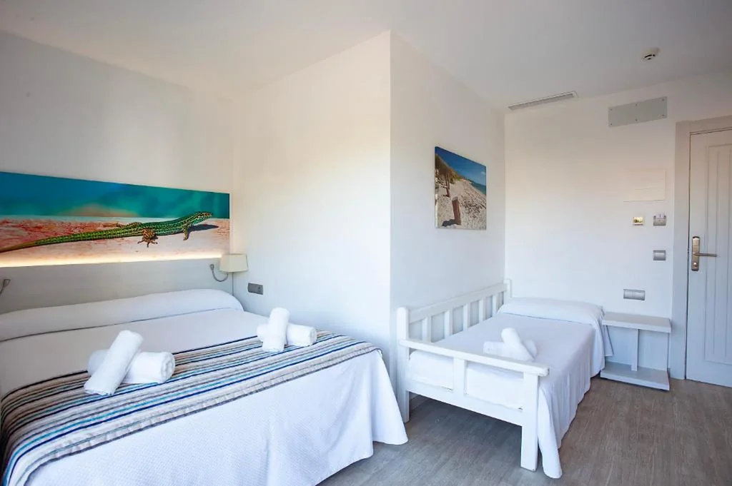 Dreibettzimmer — Hotel Rosales Formentera