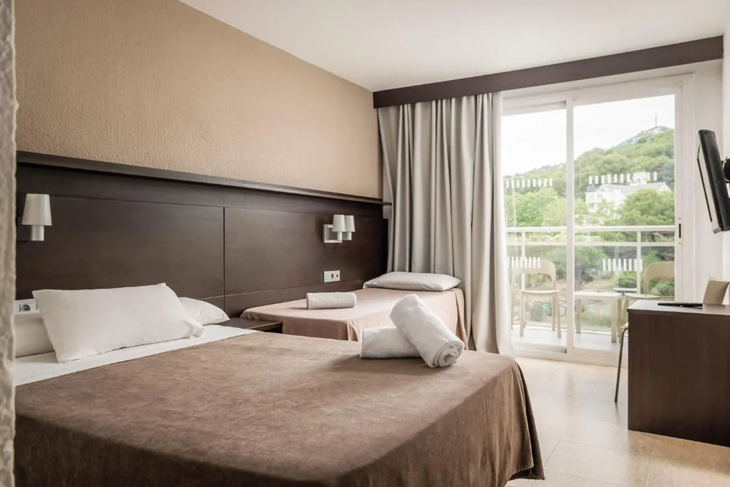 Habitación Doble con cama supletoria (2 adultos + 1 niño) — Hotel Rosamar Garden Resort 4*