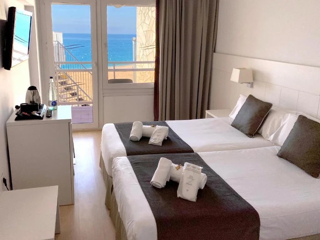 一部海の景色を望むダブルルーム - シングルベッド2台またはダブルベッド1台 — Hotel Rosamar Maxim 4*- Adults Only
