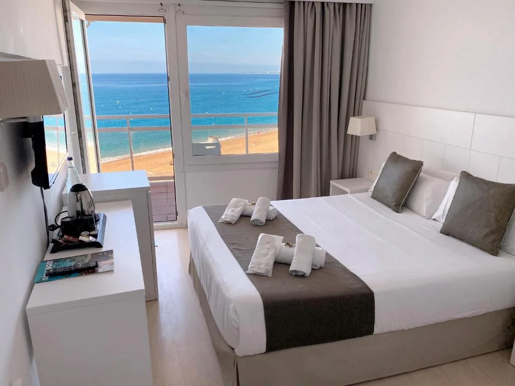 海の景色を望むダブルルーム - シングルベッド2台またはダブルベッド1台 — Hotel Rosamar Maxim 4*- Adults Only