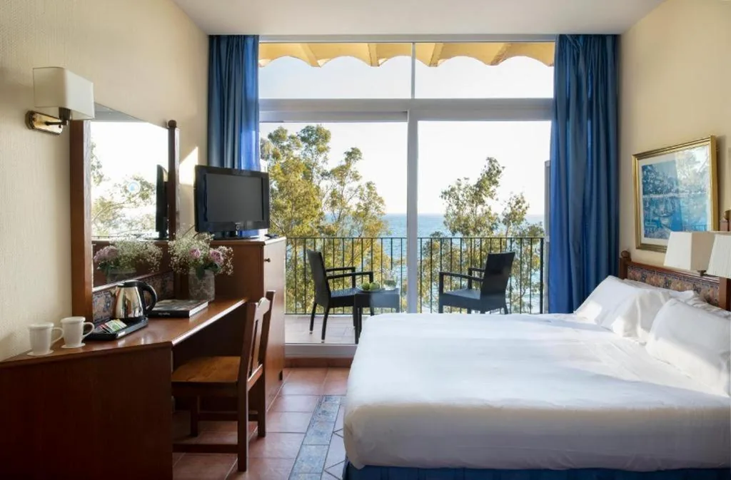 Camera familiare con vista sul mare — Hotel Roses Platja