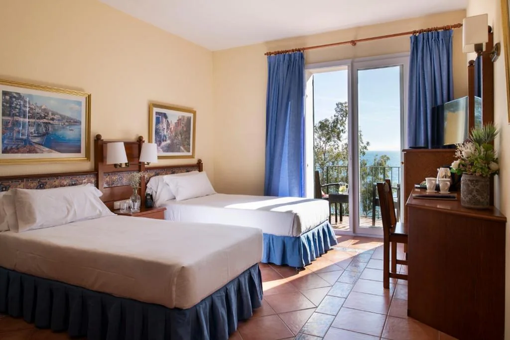 Camera tripla con vista sul mare — Hotel Roses Platja