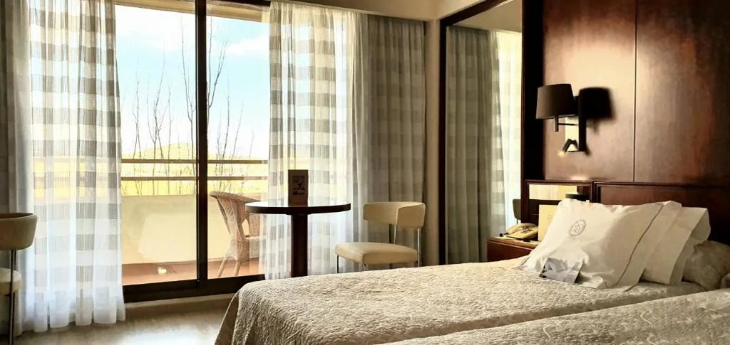 Chambre double avec terrasse – 1 ou 2 lits — Hotel Royal Plaza