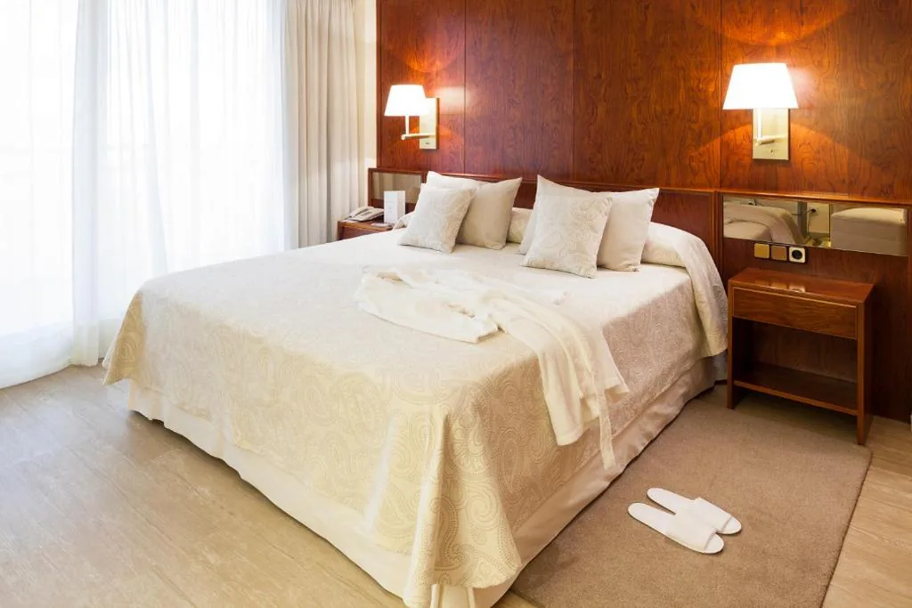 Suite junior avec balcon — Hotel Royal Plaza