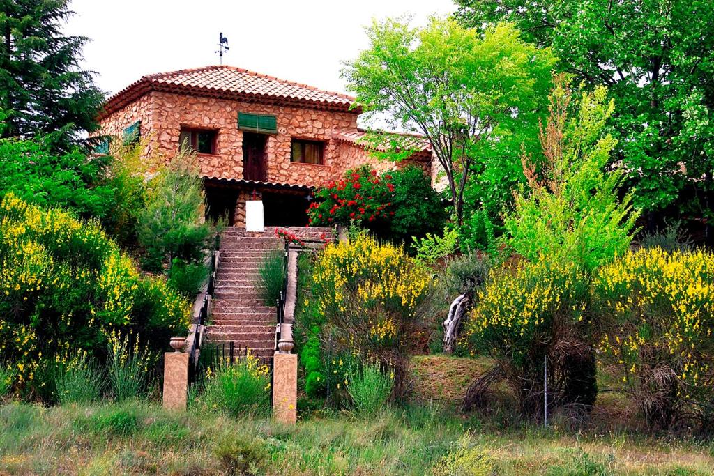 Hotel Royo Guarde-Puente Faco, junto al río Mundo