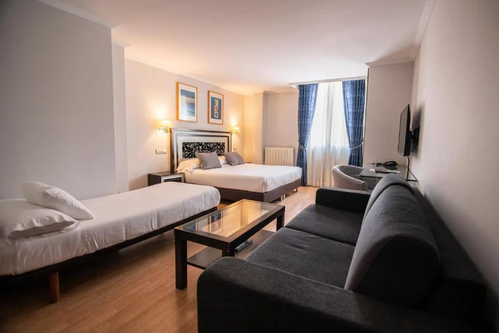 Superior Triple Room — Hotel Rua Salamanca