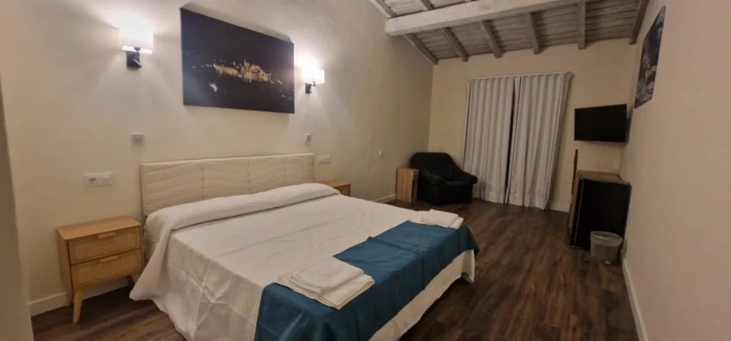 Chambre double Deluxe avec lit d’appoint — Hotel Rural Atalaya