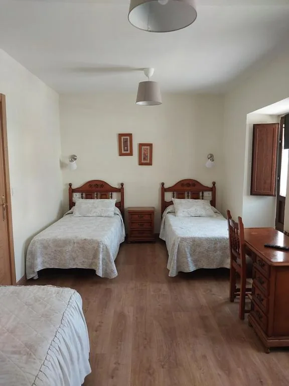Quarto Triplo Clássico — Hotel Rural Cabrales