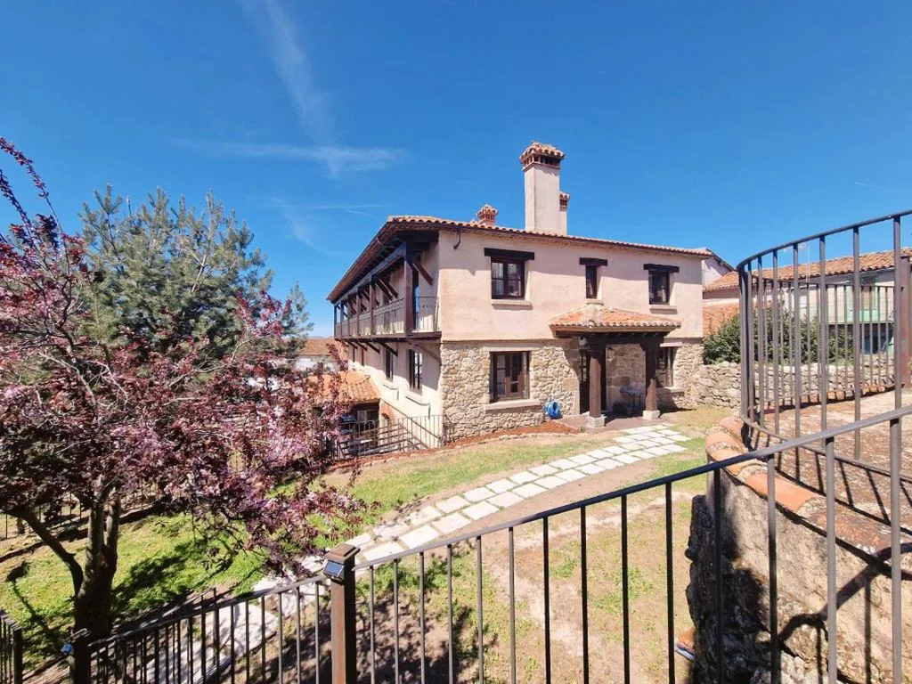 Quarto Quádruplo com varanda e vista para o jardim — Hotel Rural Candela y Plata