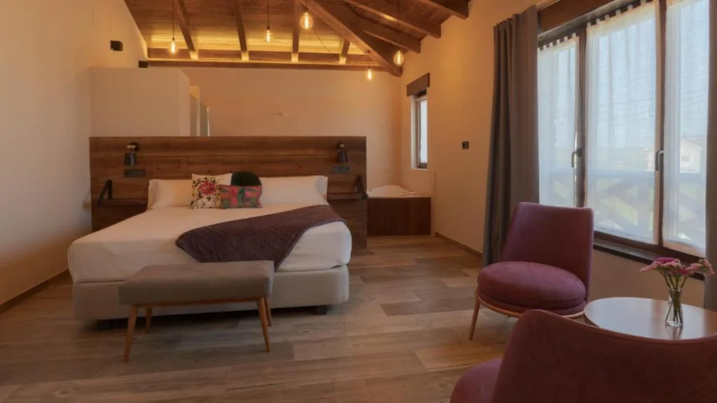 Deluxe Suite mit Whirlpool — Hotel Rural Cantexos