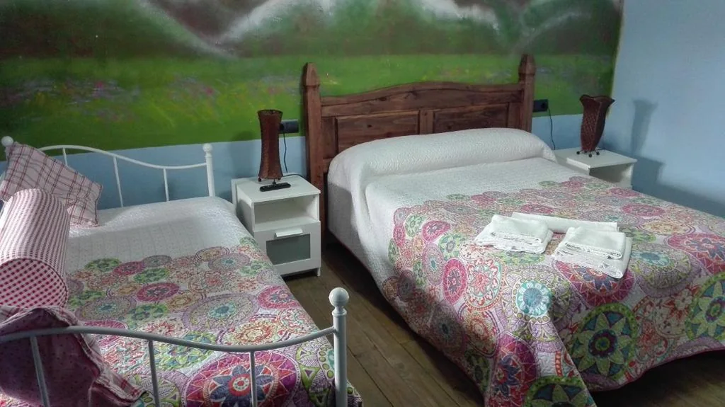 Camera tripla con bagno privato — Hotel Rural Casa Indie