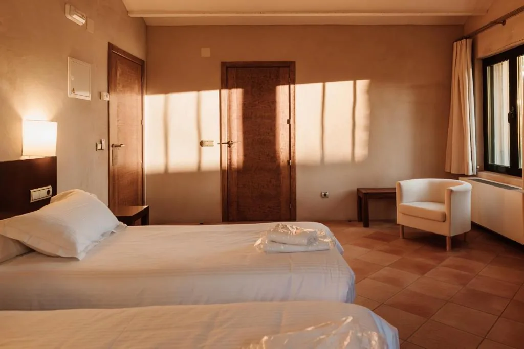 Habitación Doble adaptada para personas con movilidad reducida — Hotel Rural Casa Pernías