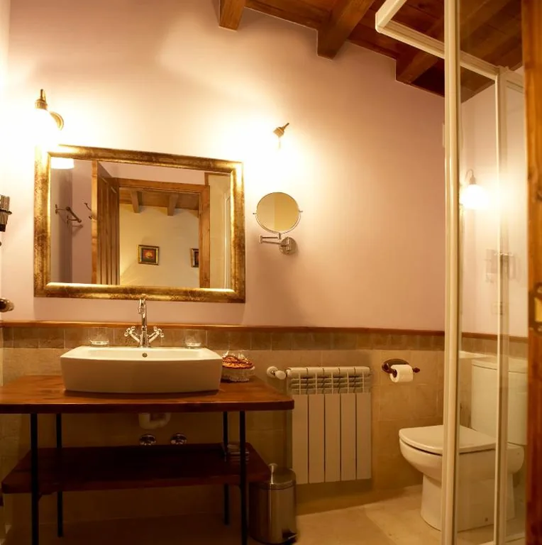 Room with a Large Bed — Hotel Rural Casona Trabadelo