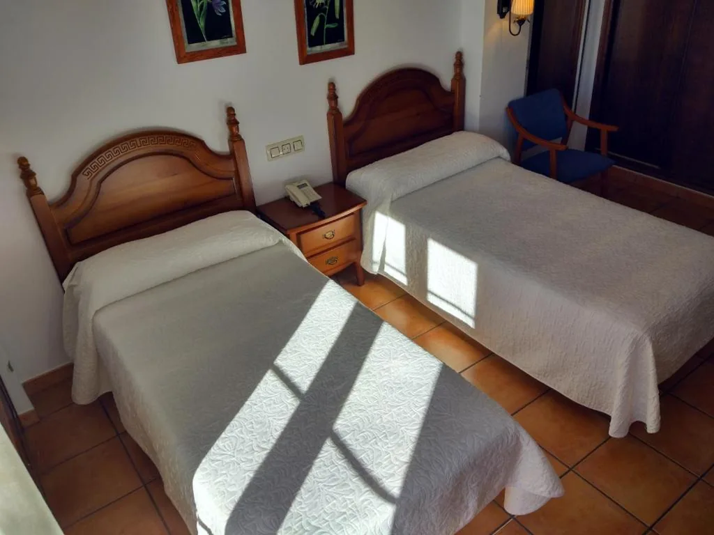 Tweepersoonskamer met 2 bedden — Hotel Rural Castúo H CC 656